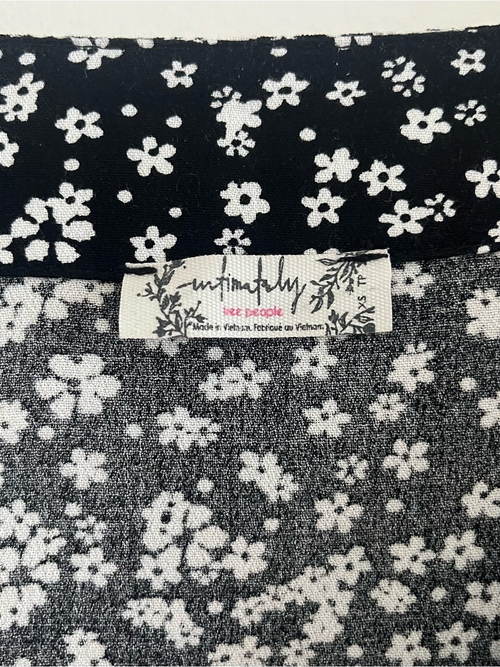 Intimately FP Black & White Floral V-Neck Blouse/Bodysuit Sz XS Bell Sleeves - Picture 6 of 15